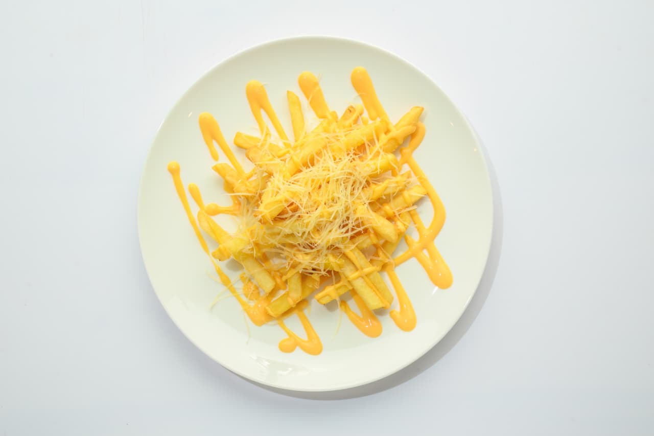 Фри с сырным соусом и сыром пармезан